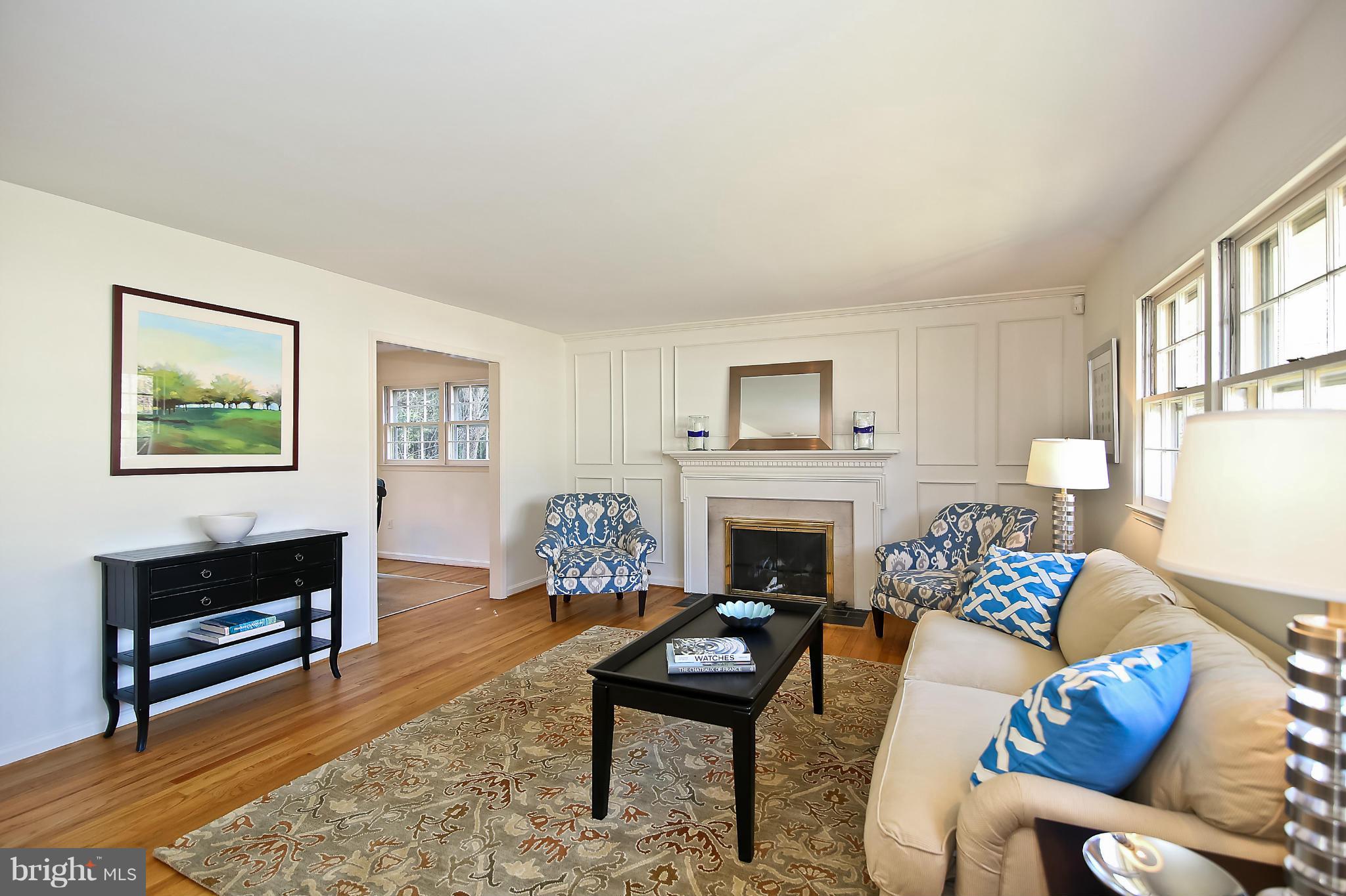 6318 Old Chesterbrook Road McLean, VA 22101 - Photo 10 of 30 Living Room