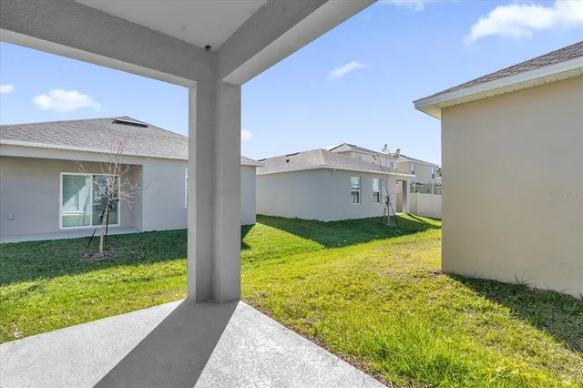 a view of house with a yard