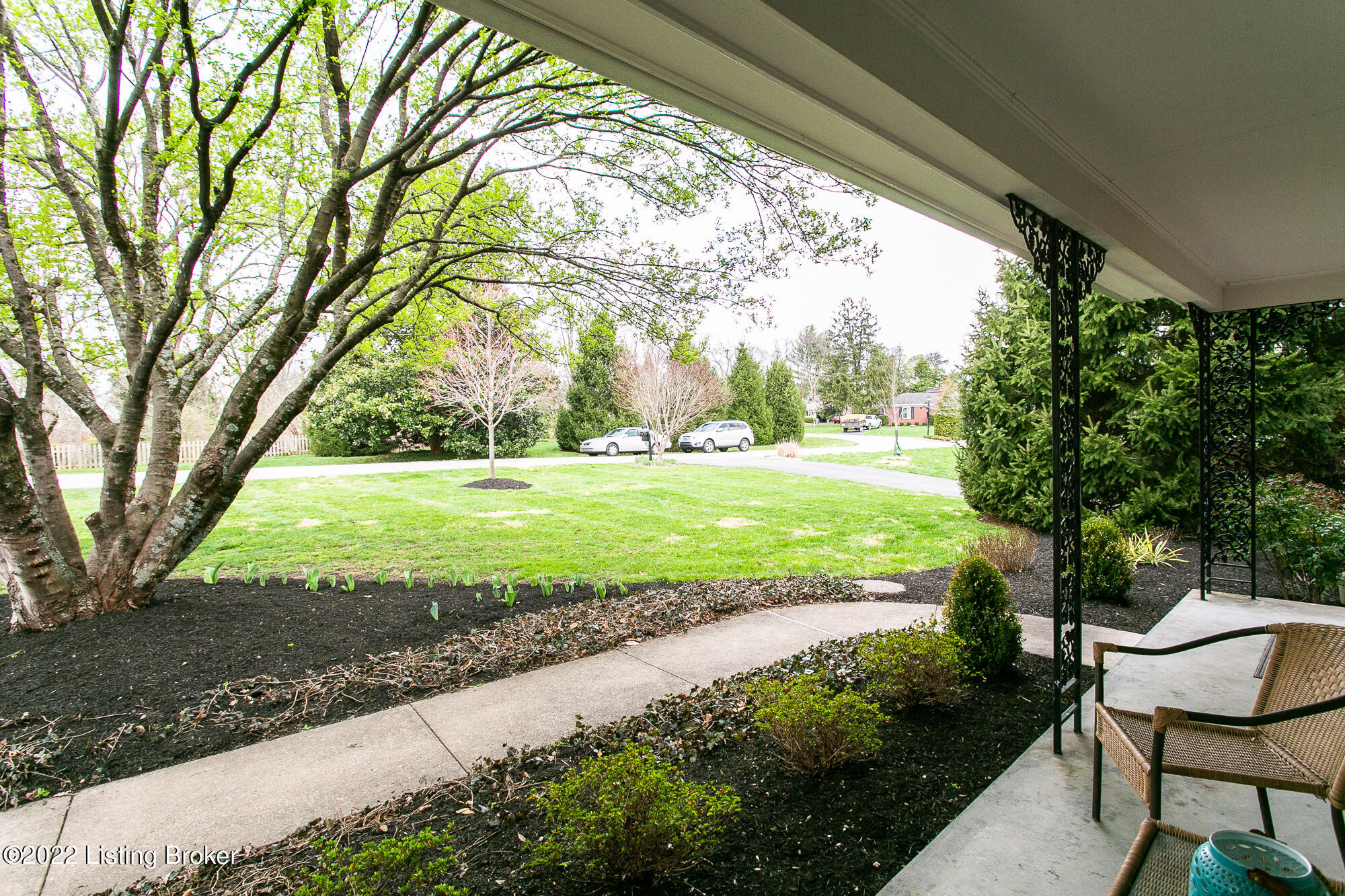 219 Sequoya Road Louisville, KY 40207 - Photo 5 of 59 Front porch and street view