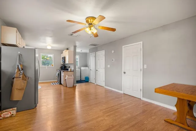 a view of a livingroom with furniture and a ceiling fan