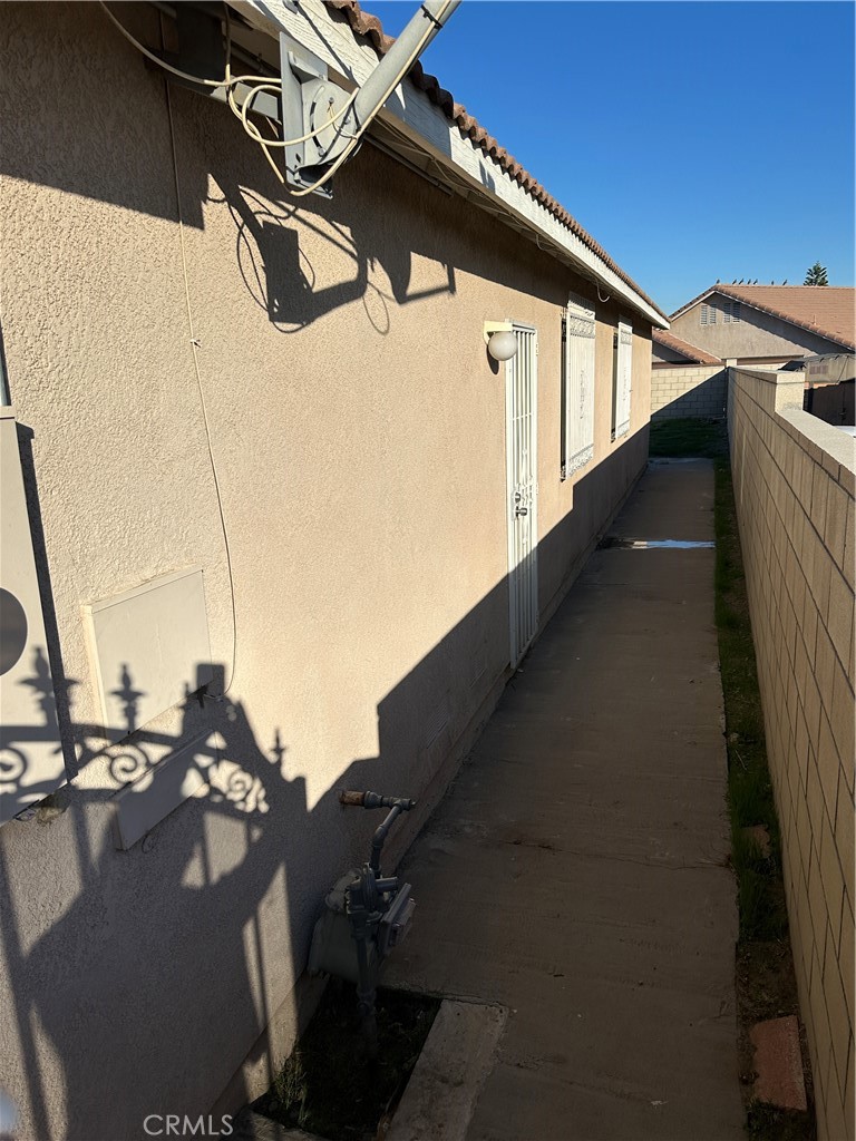 8505 Robinia Street Fontana, CA 92335 - Photo 2 of 30