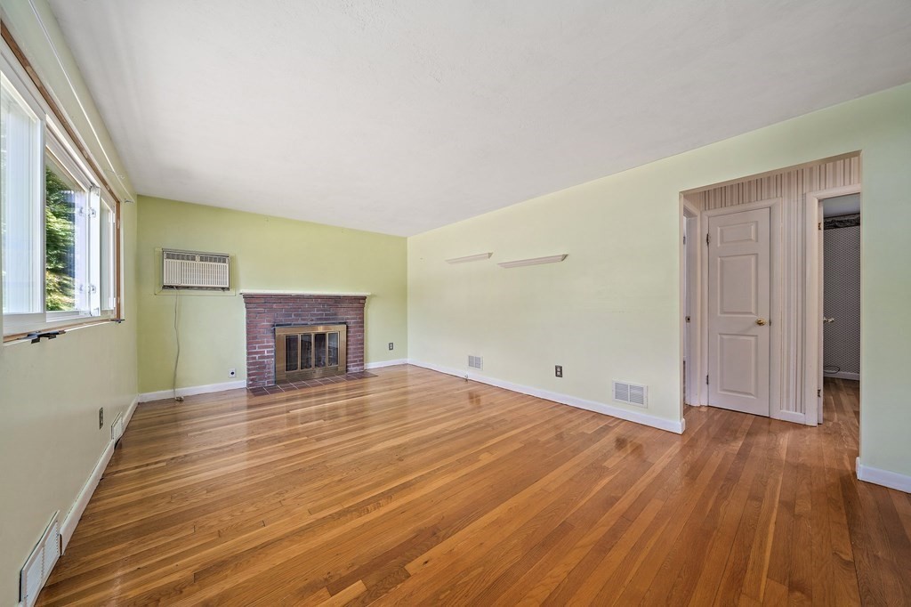 18 Walnut Avenue Scituate, MA 02066 - Photo 3 of 24