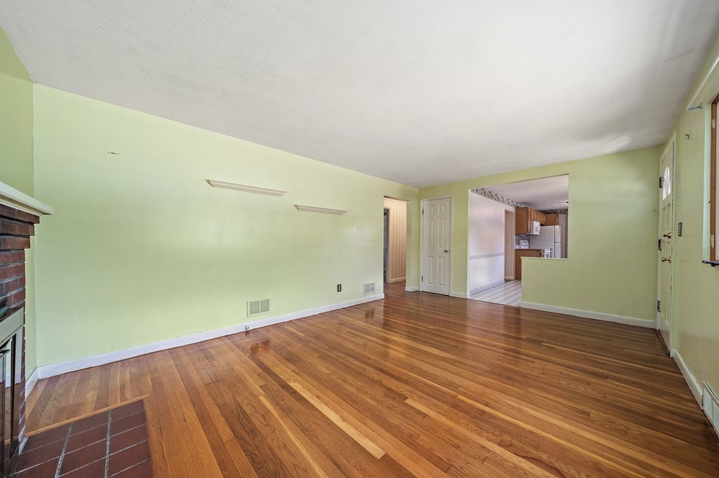 18 Walnut Avenue Scituate, MA 02066 - Photo 4 of 24