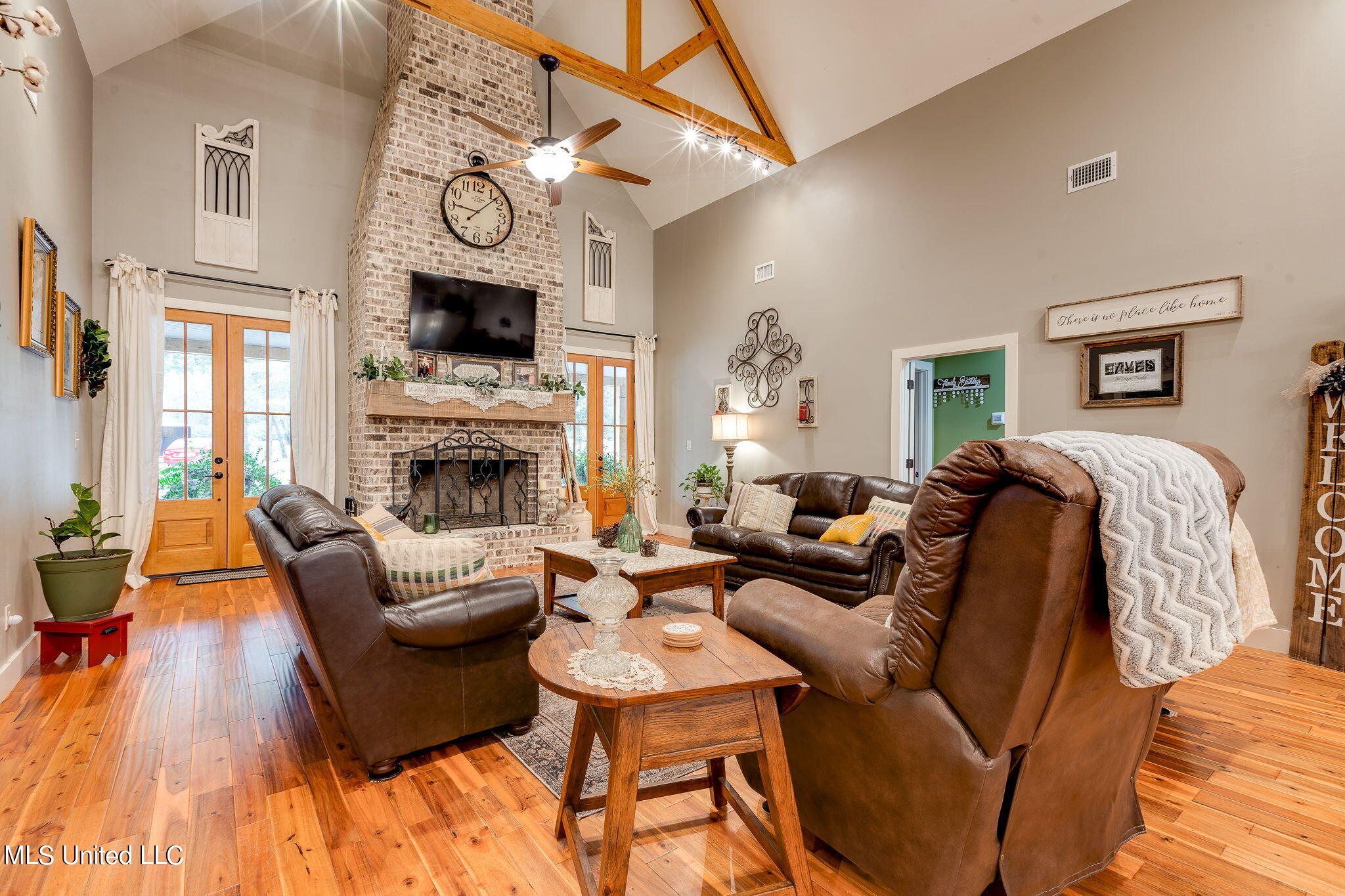 807 Mable Street Lucedale, MS 39452 - Photo 8 of 35 2 (3 of 20) Great Room