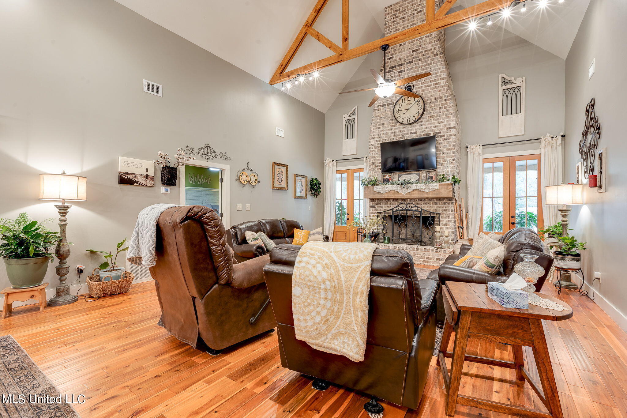 807 Mable Street Lucedale, MS 39452 - Photo 9 of 35 2 (4 of 20) Great Room