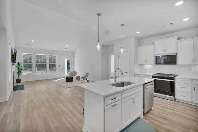 $2,695 | 323 Grange Vly Lane, Central, SC 29630