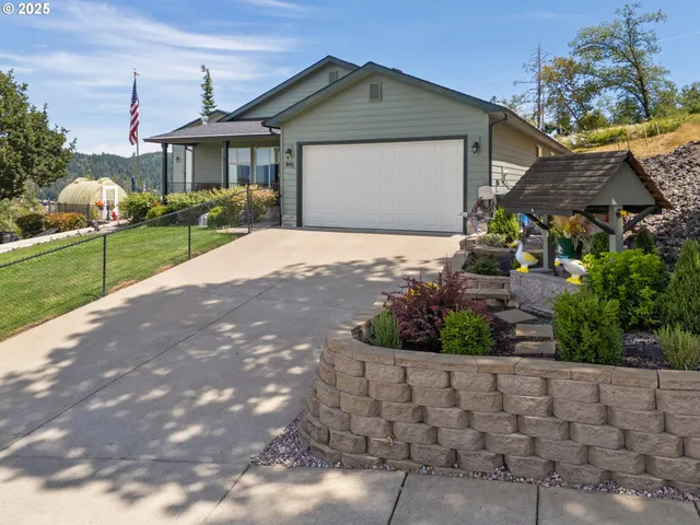 $750,000 | 895 Valley Vista Street, Sutherlin, OR 97479