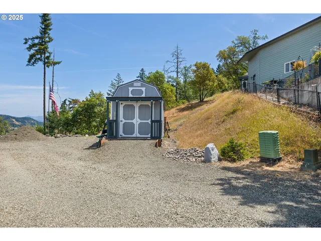 $750,000 | 895 Valley Vista Street, Sutherlin, OR 97479