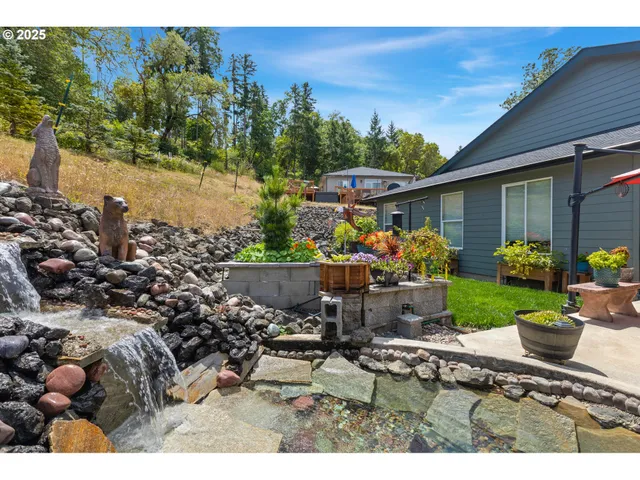 $750,000 | 895 Valley Vista Street, Sutherlin, OR 97479