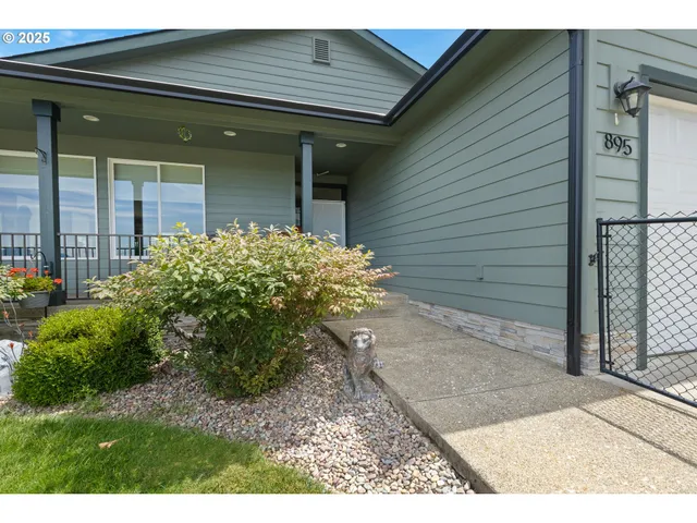$750,000 | 895 Valley Vista Street, Sutherlin, OR 97479