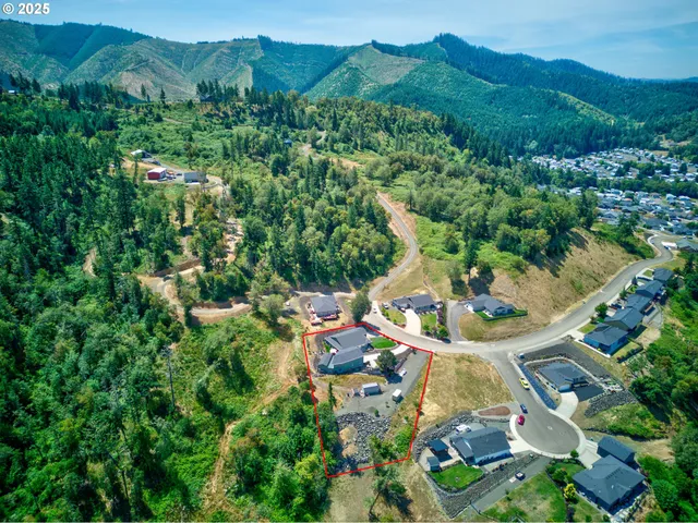 $750,000 | 895 Valley Vista Street, Sutherlin, OR 97479