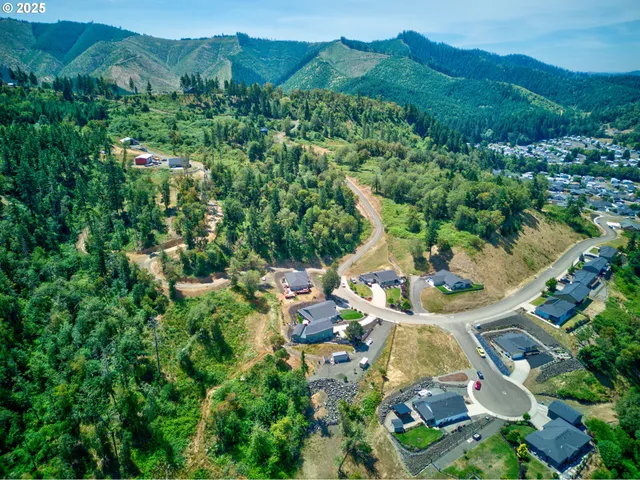 $750,000 | 895 Valley Vista Street, Sutherlin, OR 97479