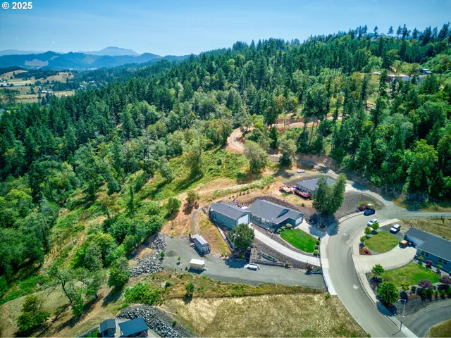 $750,000 | 895 Valley Vista Street, Sutherlin, OR 97479