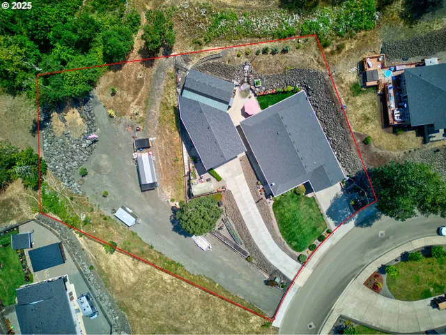 $750,000 | 895 Valley Vista Street, Sutherlin, OR 97479