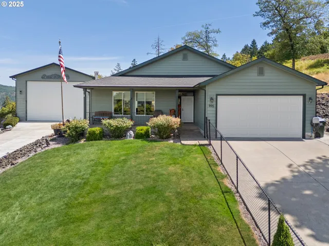 $750,000 | 895 Valley Vista Street, Sutherlin, OR 97479