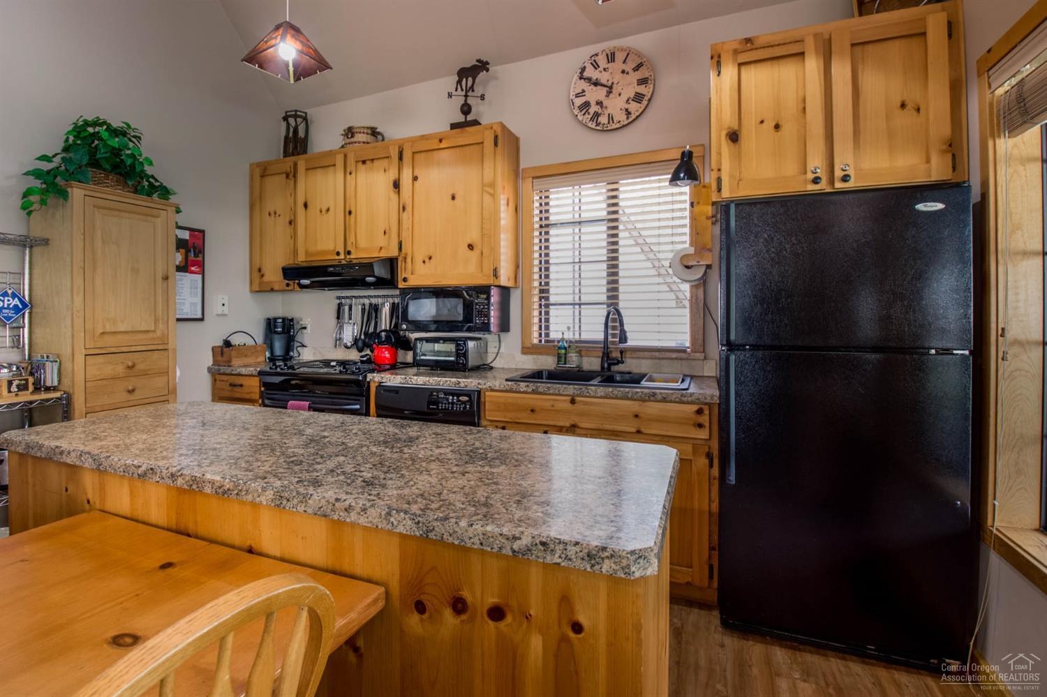 57488 Circle 4 Cabin Road Sunriver, OR 97707 - Photo 2 of 17 Gallery Image 2