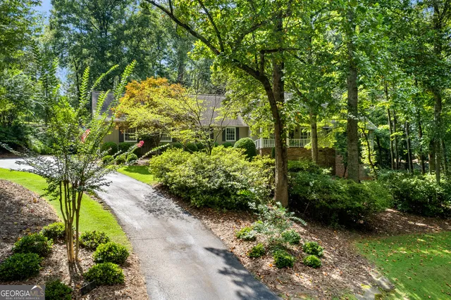 a view of a house with backyard and tree s