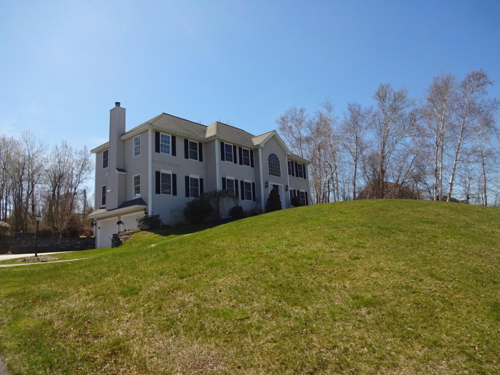 47 Longview Circle Pelham, NH 03076 - Photo 4 of 28