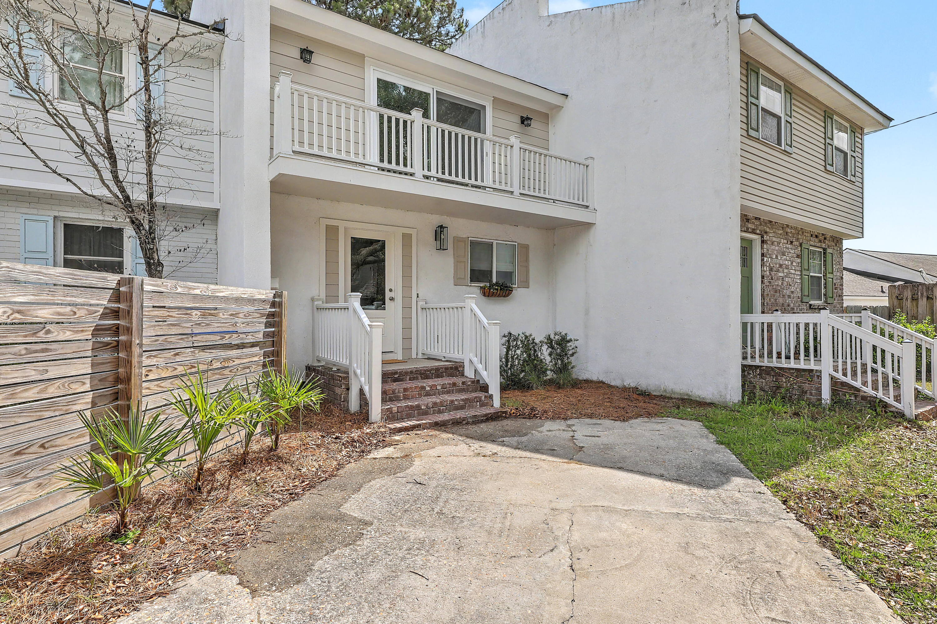 958 Myrtle Court Mount Pleasant, SC 29464 - Photo 2 of 40