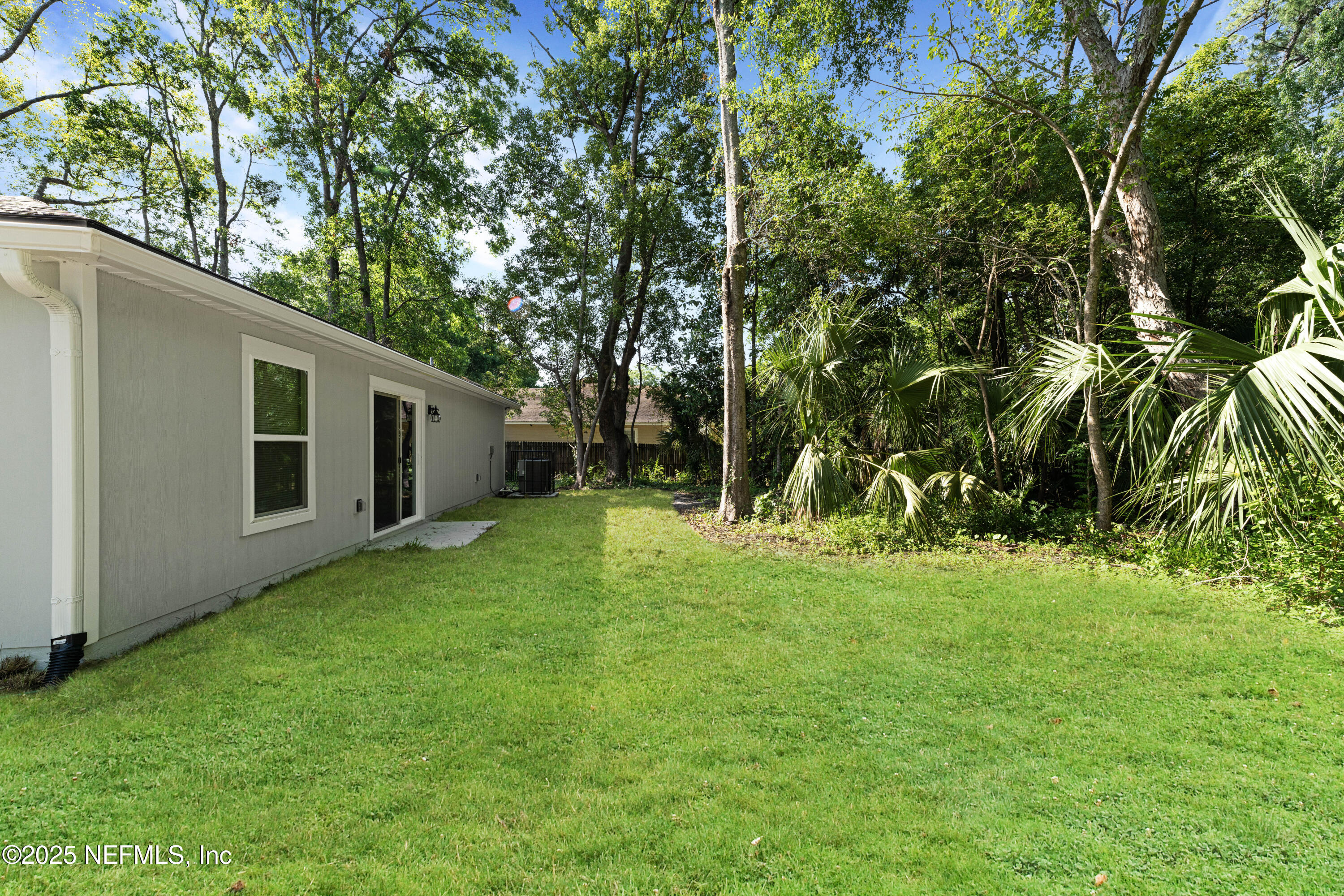 5211 Vernon Road Jacksonville, FL 32209 - Photo 26 of 27 a backyard of a house with plants and large trees