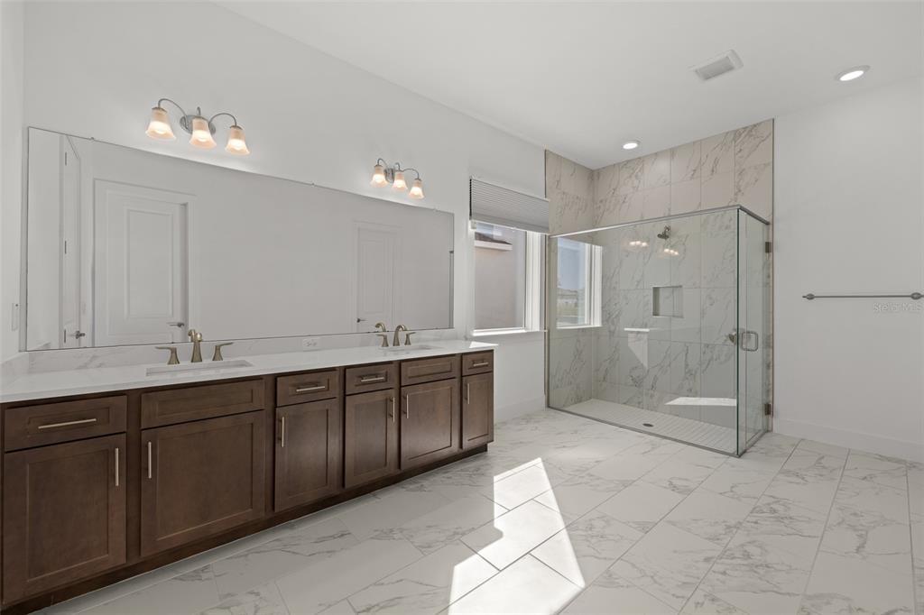 9185 Sanders Tree Loop Wesley Chapel, FL 33545 - Photo 15 of 47