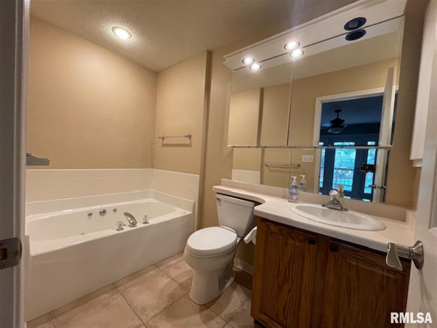 19 Indian Trail Road Macomb, IL 61455 - Photo 8 of 33 Gallery Image 8