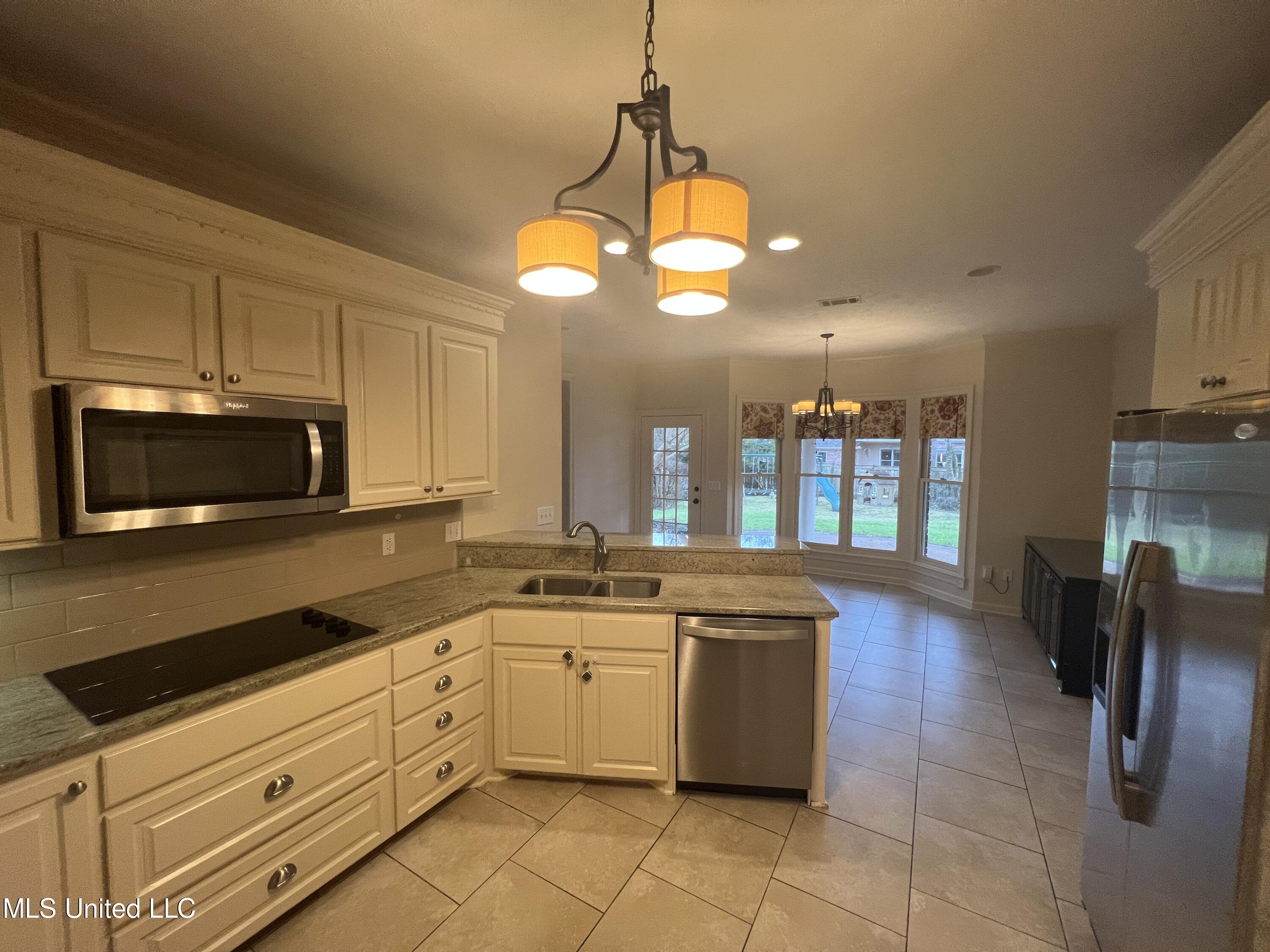 306 Feather Glen Ridgeland, MS 39157 - Photo 7 of 23 IMG_1092