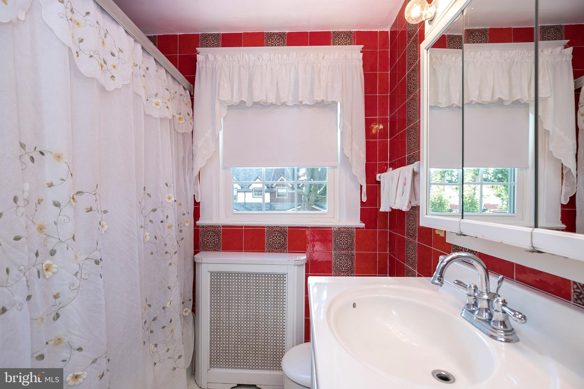 131 Walsh Road Lansdowne, PA 19050 - Photo 19 of 39 Second Floor Full Bathroom