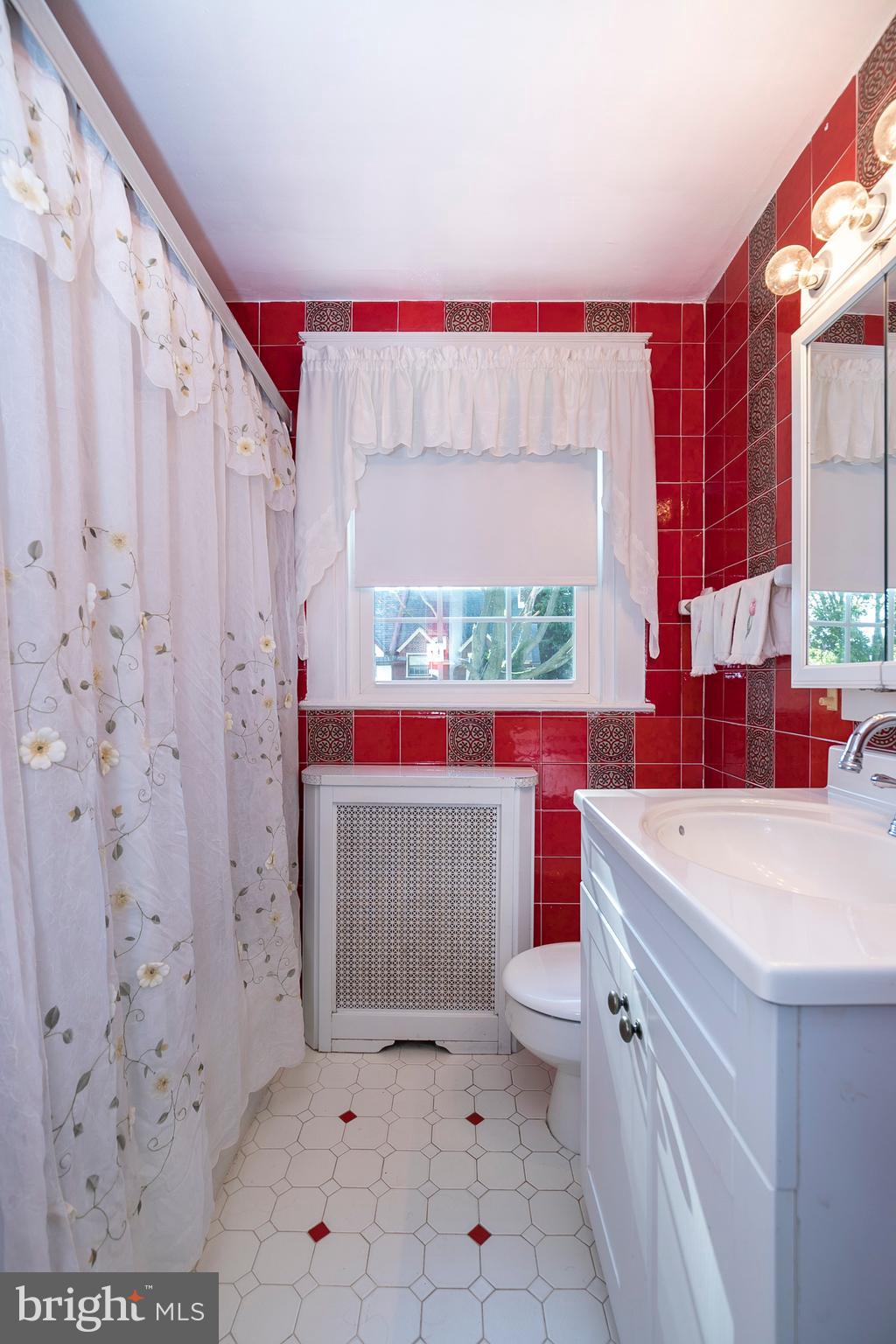 131 Walsh Road Lansdowne, PA 19050 - Photo 20 of 39 Second Floor Full Bathroom