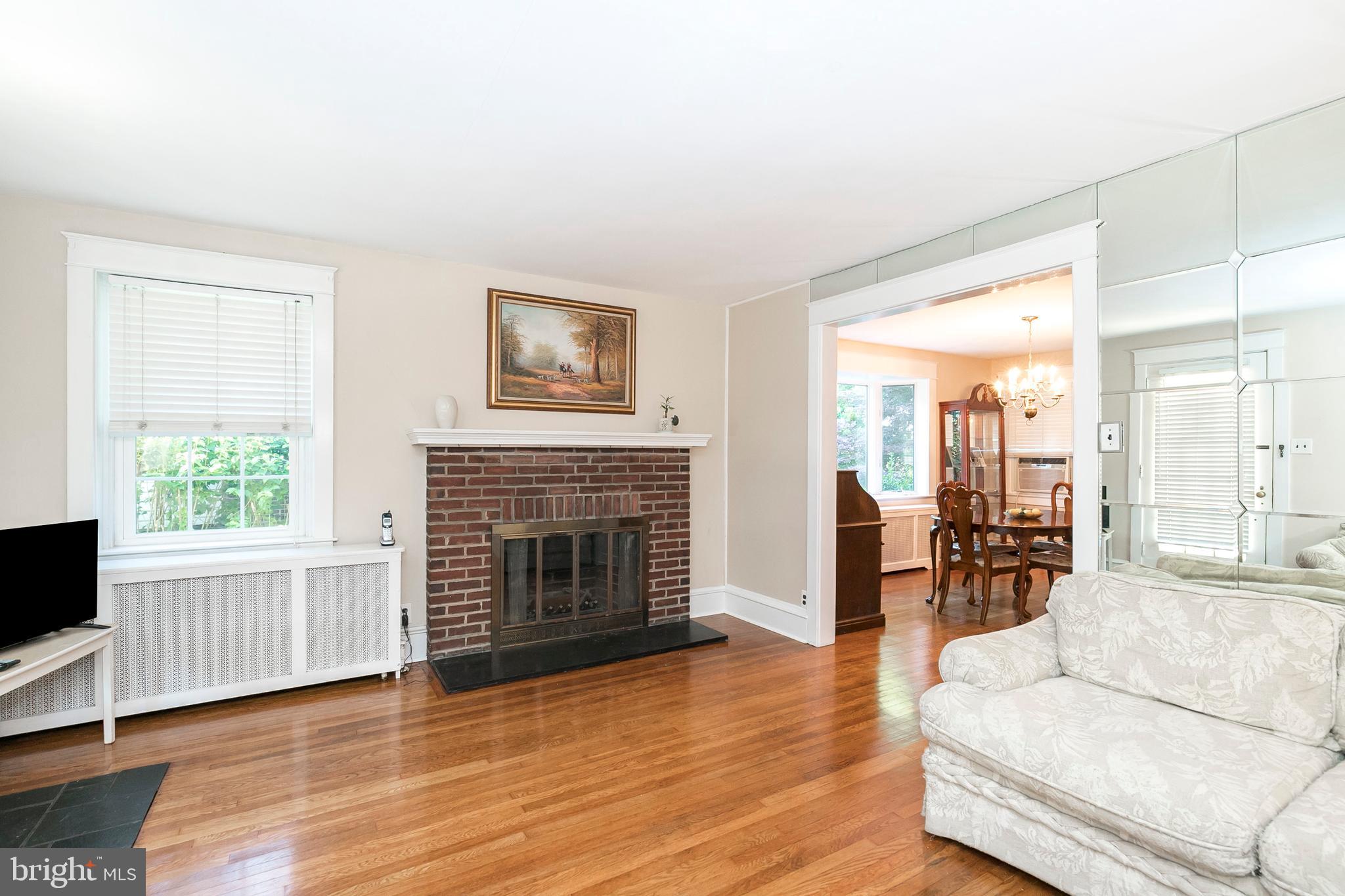 131 Walsh Road Lansdowne, PA 19050 - Photo 3 of 39 Living Room
