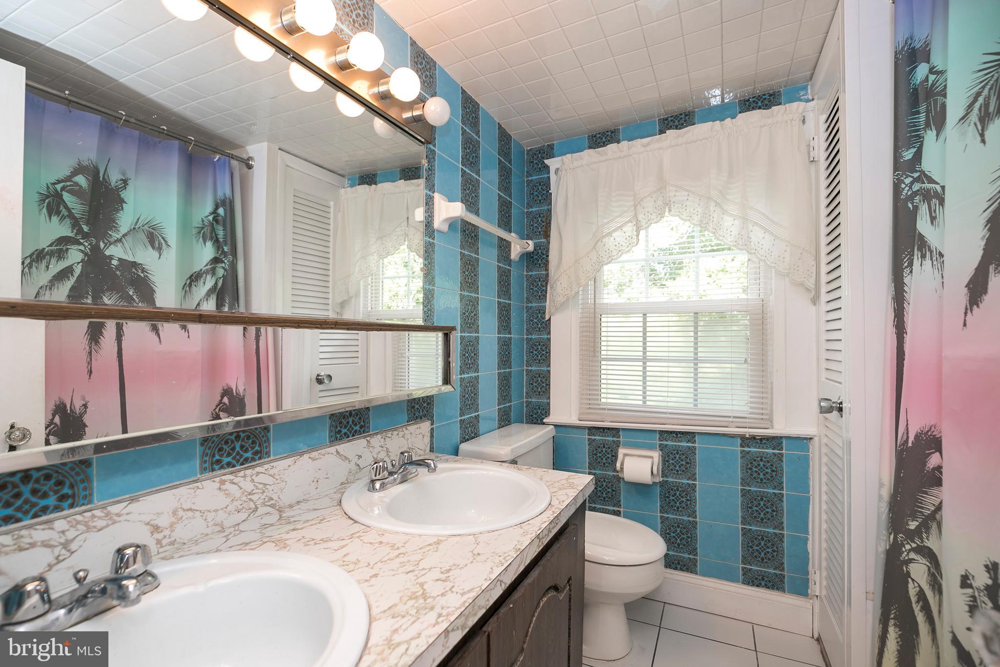 131 Walsh Road Lansdowne, PA 19050 - Photo 23 of 39 Third Floor Full Bathroom