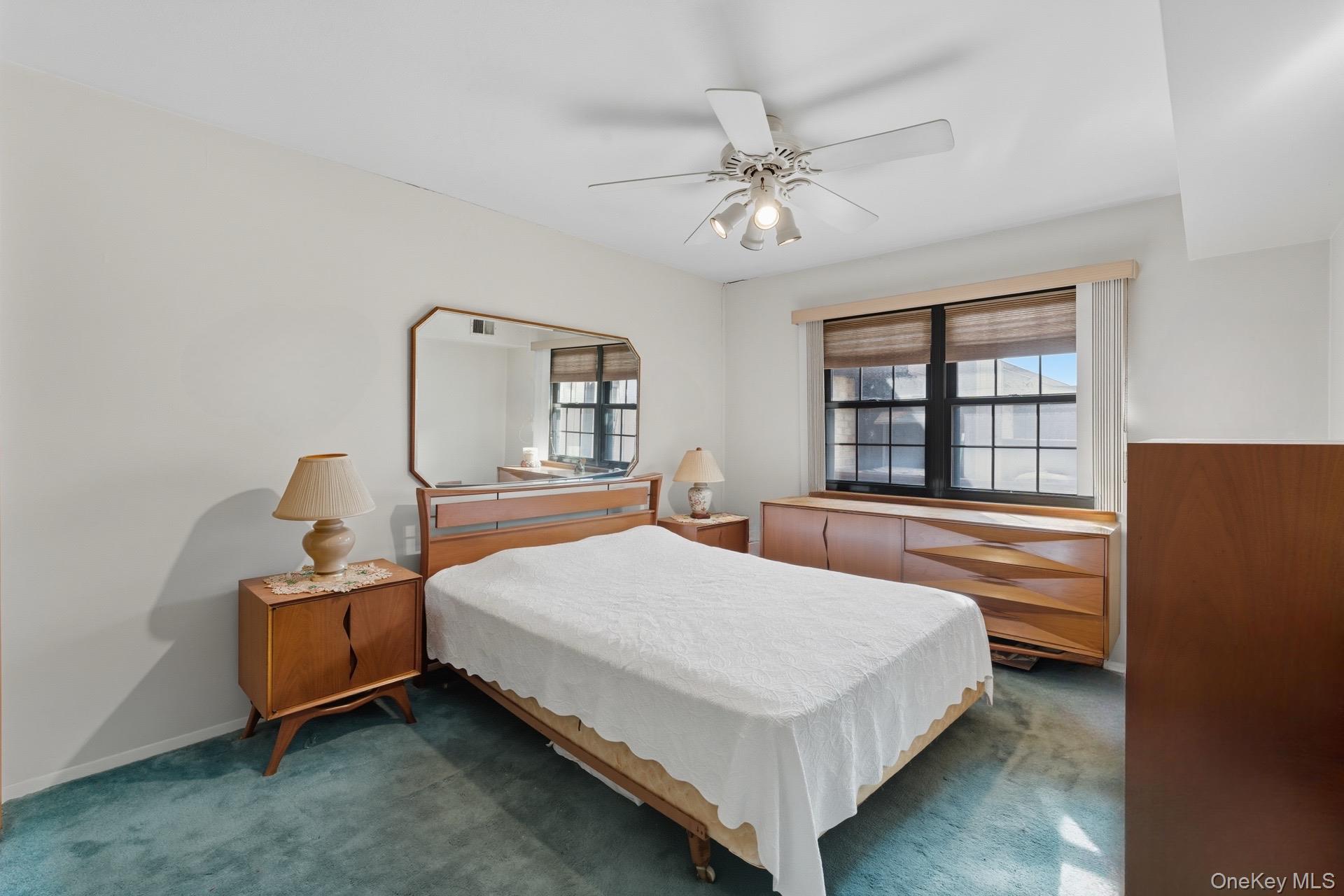 348 Mariners Way Copiague, NY 11726 - Photo 11 of 19 Nice size Bedroom!