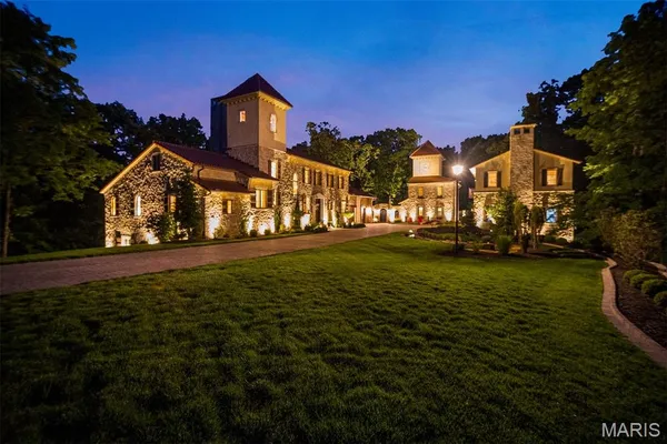 $4,185,000 | 1042 Wings Road, St. Albans, MO 63073