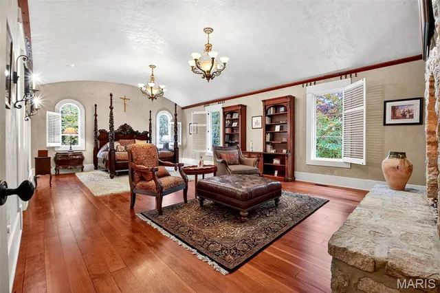 $4,185,000 | 1042 Wings Road, St. Albans, MO 63073