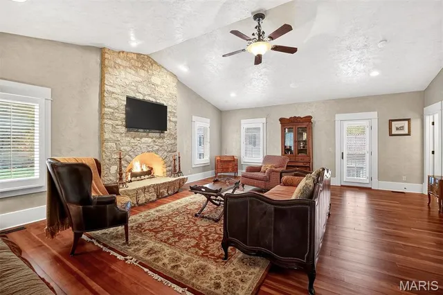 $4,185,000 | 1042 Wings Road, St. Albans, MO 63073