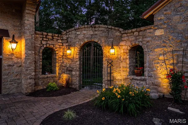 $4,185,000 | 1042 Wings Road, St. Albans, MO 63073