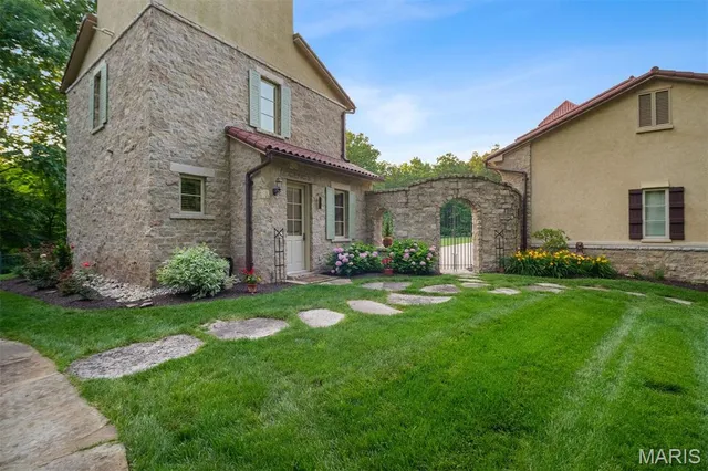 $4,185,000 | 1042 Wings Road, St. Albans, MO 63073