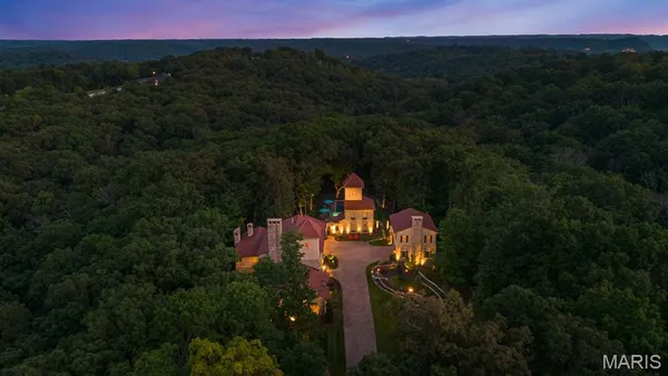 $4,185,000 | 1042 Wings Road, St. Albans, MO 63073