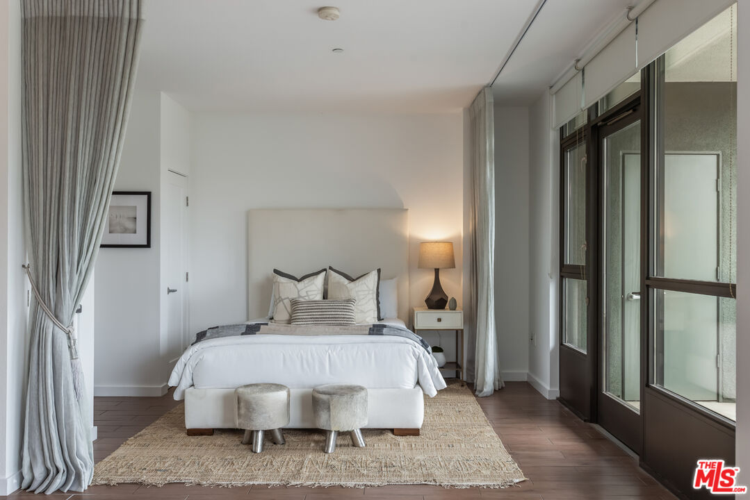 13045 Pacific Promenade, Unit 330 Los Angeles, CA 90094 - Photo 16 of 43 a bedroom with a bed and a mirror