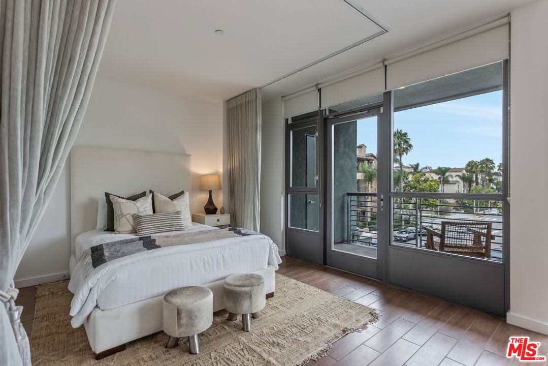 13045 Pacific Promenade, Unit 330 Los Angeles, CA 90094 - Photo 18 of 43 a bedroom with a large bed and a large window