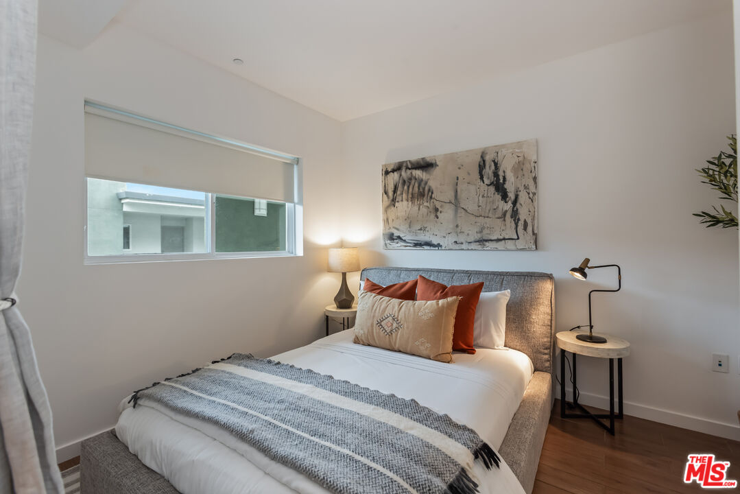 13045 Pacific Promenade, Unit 330 Los Angeles, CA 90094 - Photo 21 of 43 a bedroom with a bed and a painting on the wall