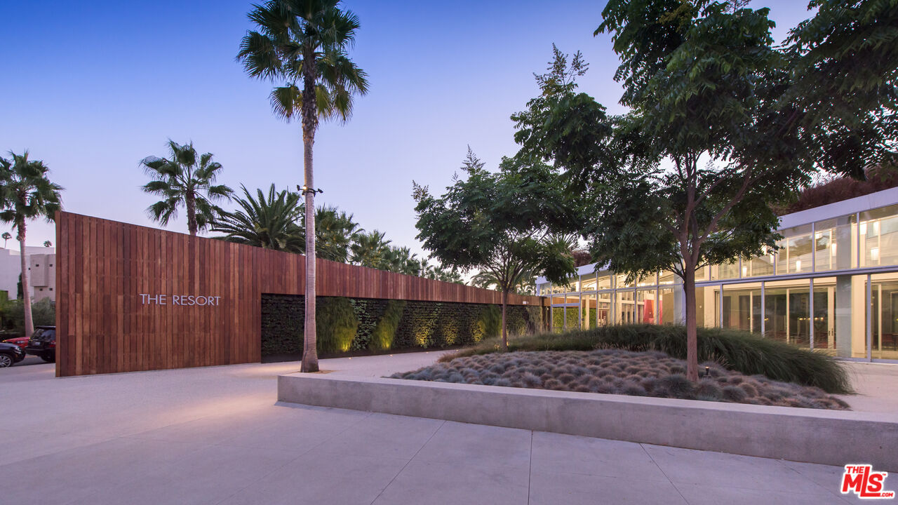13045 Pacific Promenade, Unit 330 Los Angeles, CA 90094 - Photo 28 of 43 a backyard of a house with lots of green space