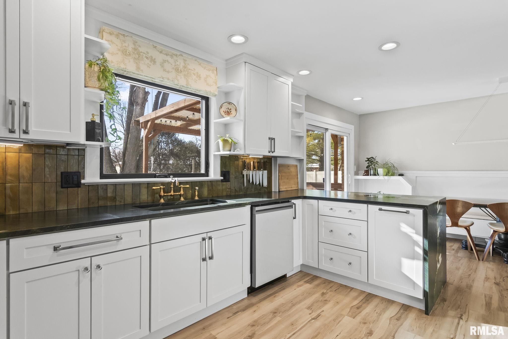 2518 Lindsay Road Springfield, IL 62704 - Photo 14 of 46