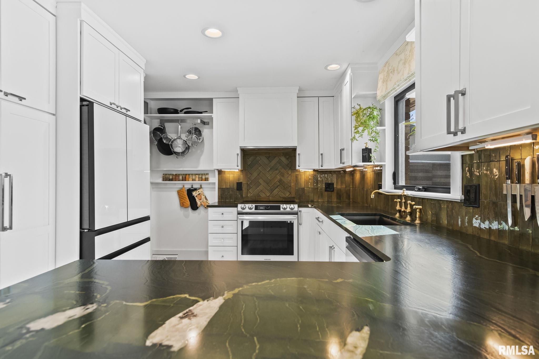 2518 Lindsay Road Springfield, IL 62704 - Photo 16 of 46