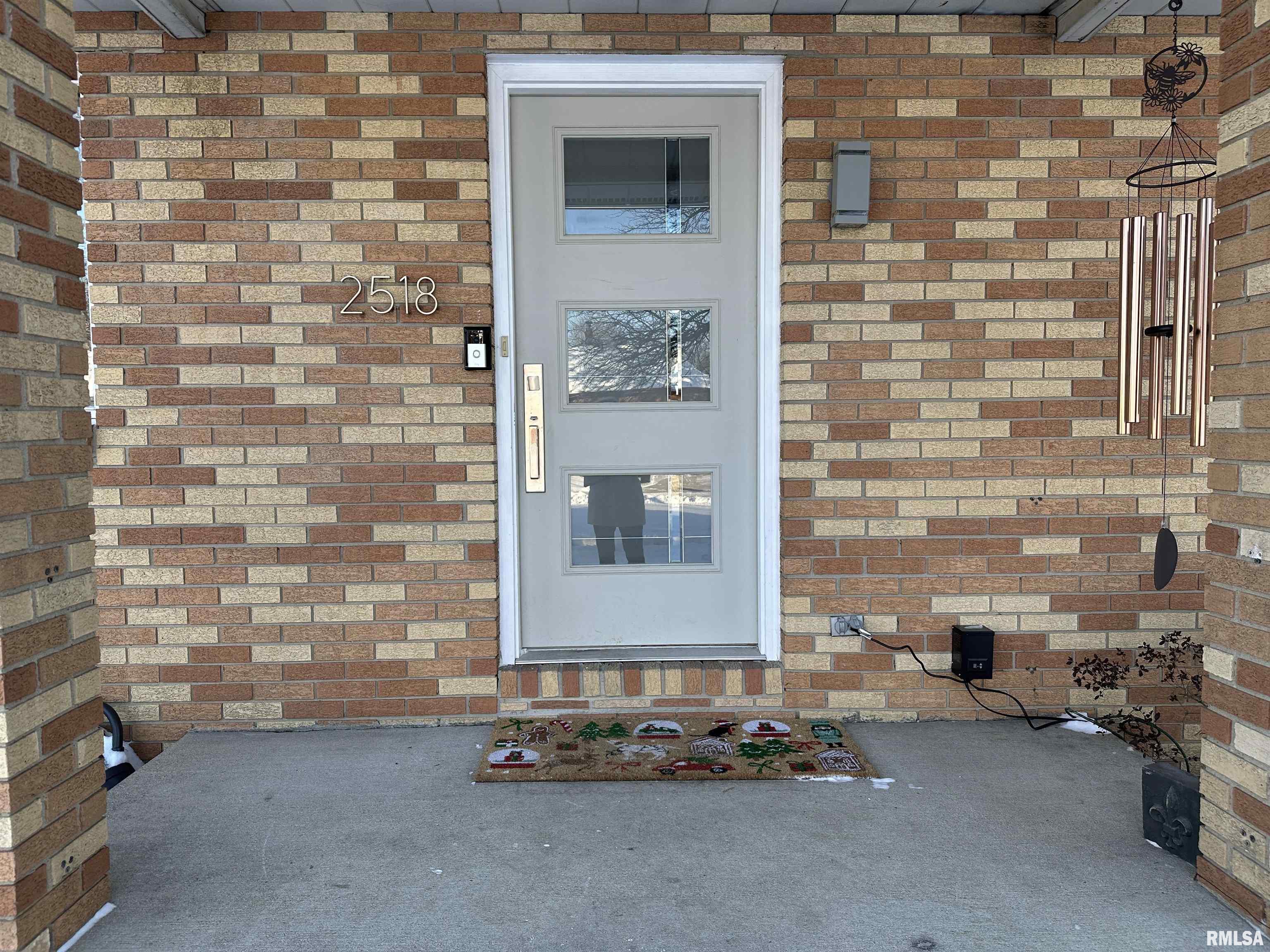 2518 Lindsay Road Springfield, IL 62704 - Photo 3 of 46