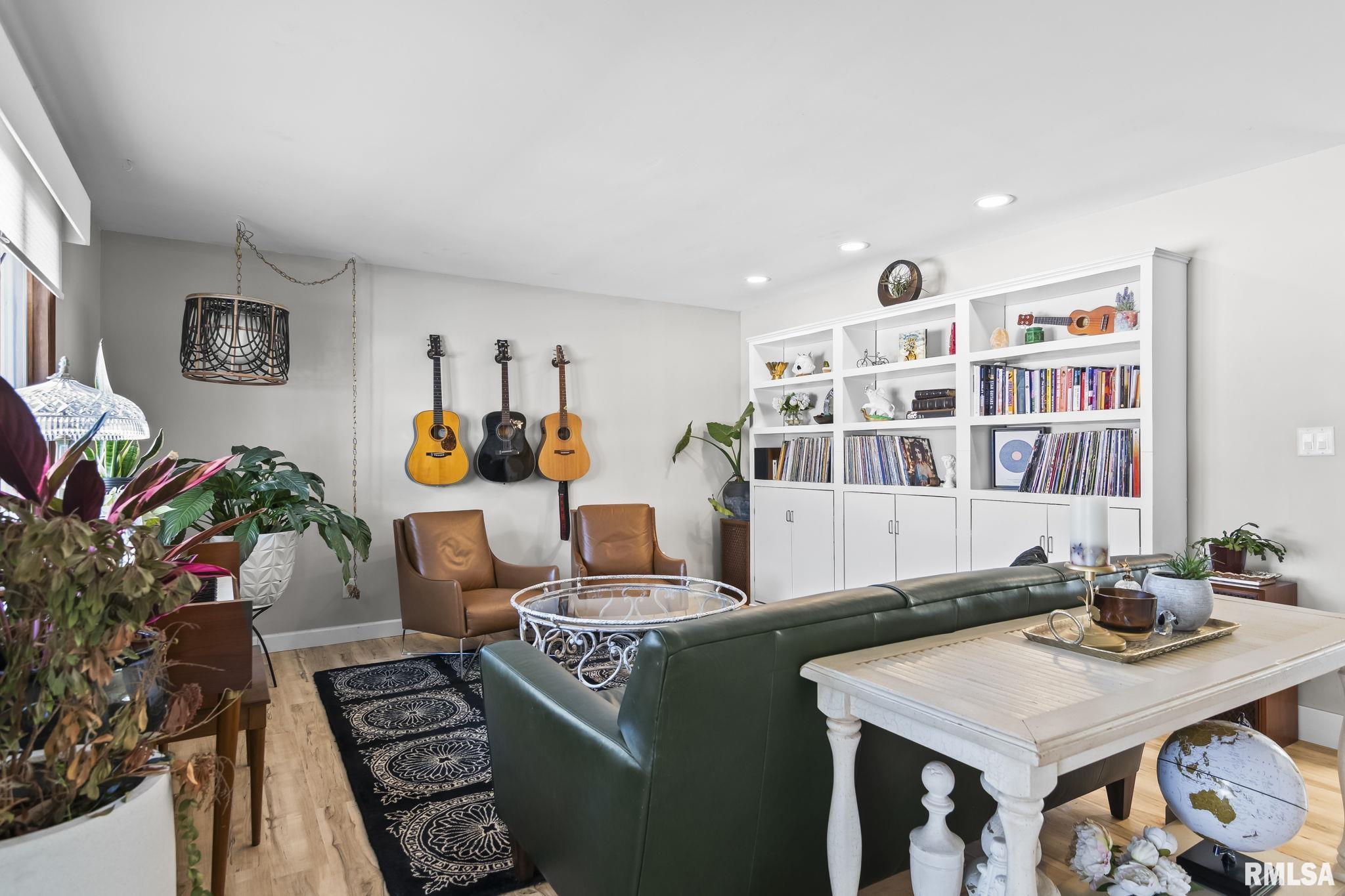 2518 Lindsay Road Springfield, IL 62704 - Photo 7 of 46