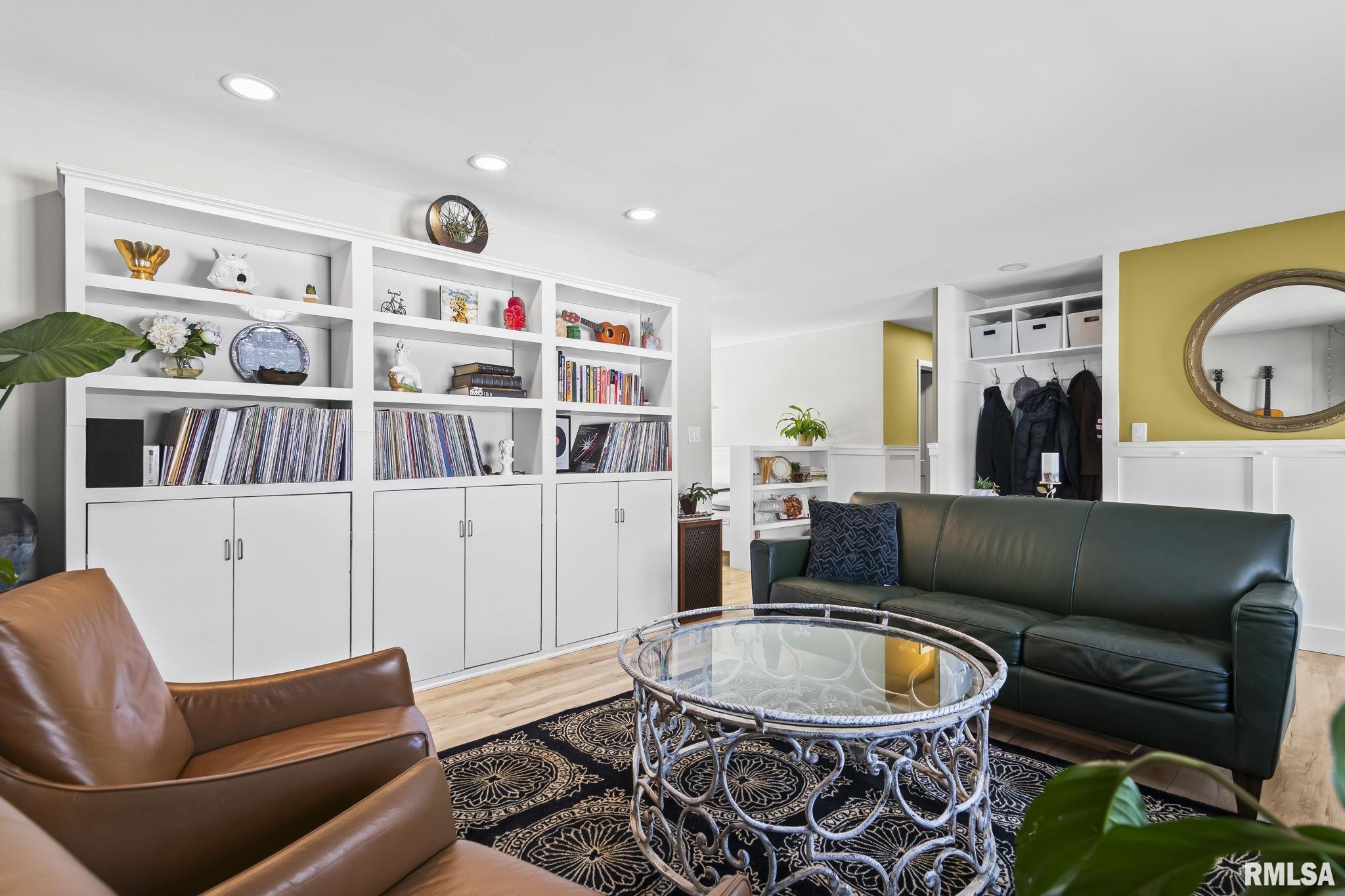 2518 Lindsay Road Springfield, IL 62704 - Photo 8 of 46