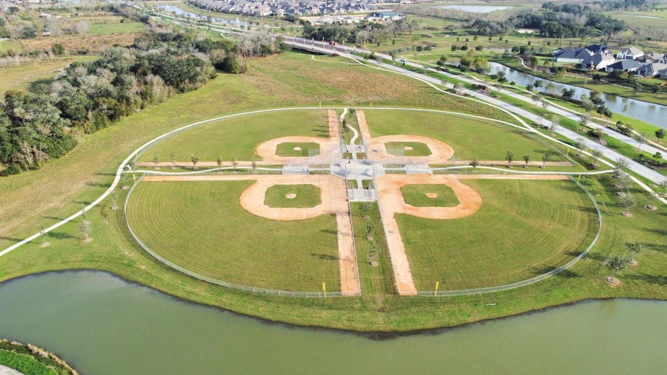 9514 Chateau Hill Manvel, TX 77578 - Photo 26 of 32 Meridiana Amenities