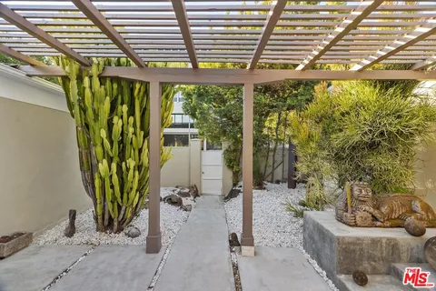 $4,695 | 920 Carrillo Drive, Los Angeles, CA 90048