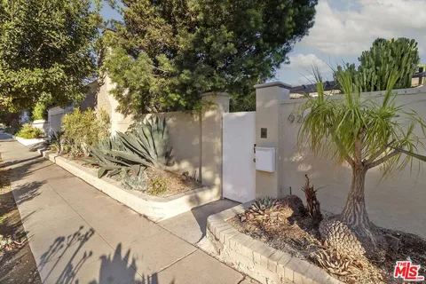 $4,695 | 920 Carrillo Drive, Los Angeles, CA 90048